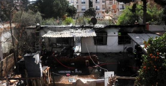 Elektrik kontağından çıkan yangın gecekonduyu kül etti   