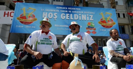 En fazla acı biber yemek için yarıştılar