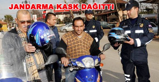 Jandarma ceza yerine kask dağıttı