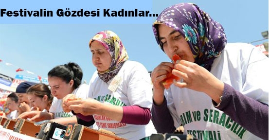  Kadınlar Halat Çekip, Domates Yiyerek Yarıştı