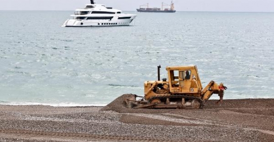 Konyaaltı Plajı'nda yaz hazırlığı