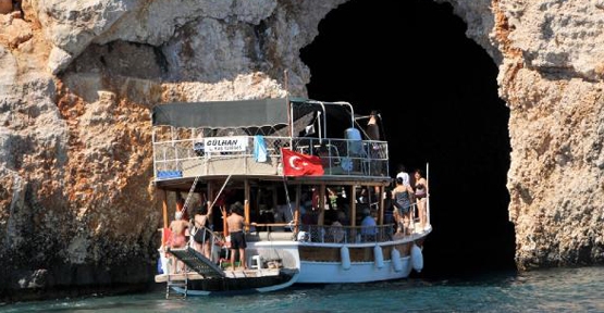 Korsanlar mağarasına turist akını