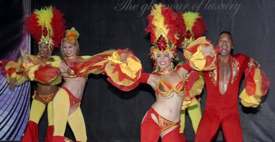 Kübalı dansçılar şovlarıyla büyüledi