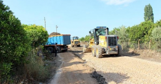 Kumluca'nın mahalle yolları yenileniyor