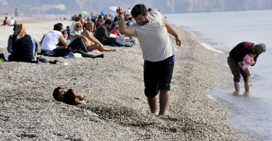  Nusret'in tuz serpme hareketi plaja taşındı