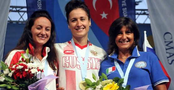 Rus şampiyon ödülünü ağlayarak aldı Türkçe konuştu