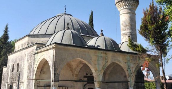 Tarihi cami restore ediliyor