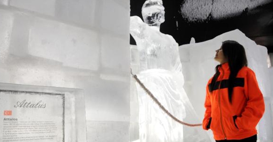 Temmuz sıcağında buz heykellere yoğun ilgi