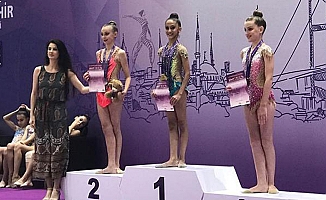 Antalyasporlu jimnastikçiler madalyaları topladı