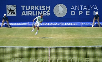 Son şampiyon Sugita ikinci turda