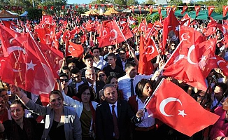 2 bin 900 kadın İstiklal Marşı ve Andımız'ı okudu