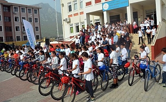 Kemer Belediyesi'nden öğrencilere bisiklet