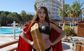 Kırımlı 16 yaşındaki Viktoria güzellik tacını taktı