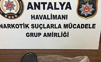 Havalimanında uyuşturucu operasyonu