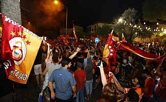 Galatasaray taraftarından şampiyonluk kutlaması