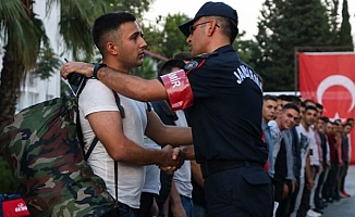 Antalya'da askerlerin erken terhis sevinci