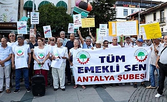 Emeklilerden maaş protestosu