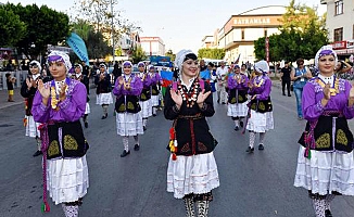 Dünyanın folklor renkleri Kepez'de buluşuyor