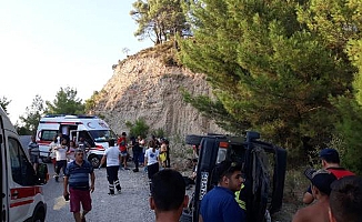 Kaş'ta safari minibüsü devrildi: 16 yaralı