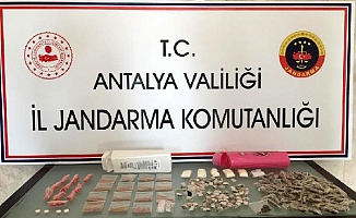 Uyuşturucuyu şampuan kutusuna saklamışlar