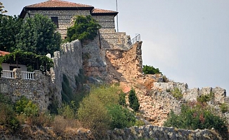 Alanya Kalesi'nde surları yıkan skandal