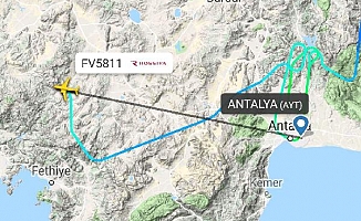 Antalya'da elektrik yüklü bulutlar, hava trafiğini etkiledi