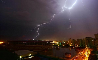 ANTALYA'DA YILDIRIM MANZARASI