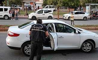 Otomobilde tartıştığı kişiyi vurdu