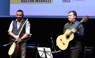 Festivalde ud-saz-gitar kardeşliği