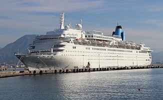 İngiliz turistleri taşıyan gemi Alanya'da