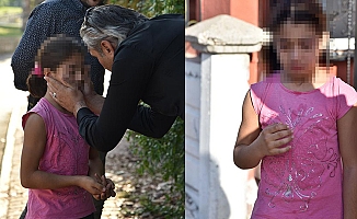 Parkta dövülen küçük kızı polis teselli etti