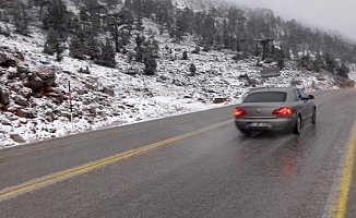 Antalya- Konya yolunda kar yağışı