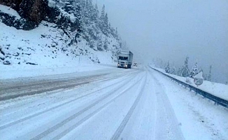 Antalya- Konya yolunda kar yağışı