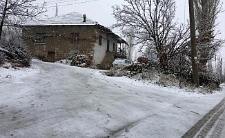 Antalya'nın yüksek kesimlerine kar yağdı