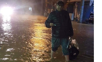 Alanya'da ev ve iş yerlerini su bastı