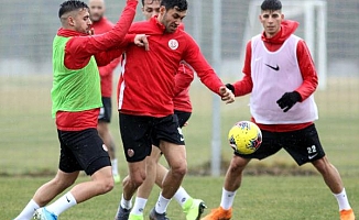 Antalyaspor yağmur altında çalıştı