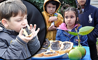 Dalından çikolata toplayıp ekmeğe sürüp yediler