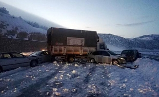 Korkuteli'nde zincirleme kaza