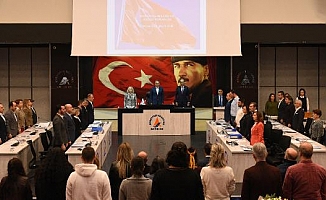 Meclis İstiklal Marşı'yla açıldı
