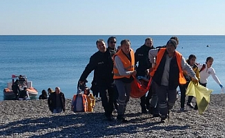 Boğulma tehlikesi geçiren kişiyi deniz polisi kurtardı