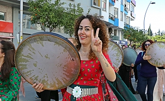 Karnaval havasında kadınlar günü