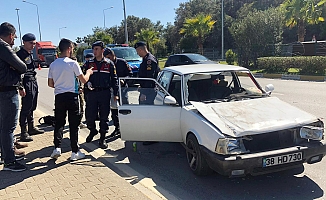 Kazaya karışan otomobilden uyuşturucu çıktı