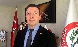 Eczacılar, TEB Başkanı Çolak'ı istifaya davet etti