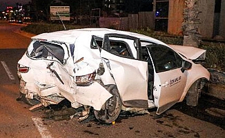 Hurdaya dönen otomobilinden yara almadan çıktı!
