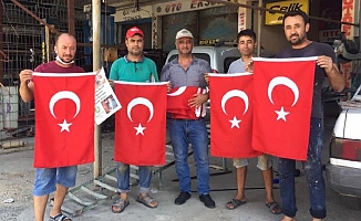 ANTBİRLİK'ten Türk bayraklı kutlama