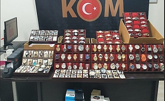 Gümrük kaçağı kol saatleri ele geçirildi