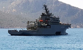Kaş'ta Türk savaş gemilerinin bekleyişi sürüyor