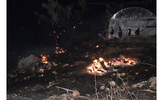 Otluk alanda çıkan ve sera ile evleri tehdit eden yangın söndürüldü