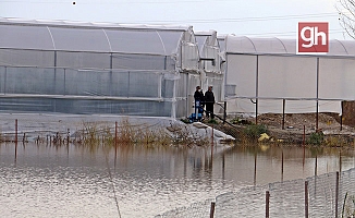 Antalya'da kuvvetli yağış sonrası tarım arazileri sular altında kaldı