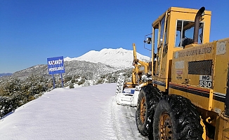 Alanya ve Gündoğmuş’ta karla kaplanan yollar açılıyor